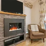 8 Woodlands *